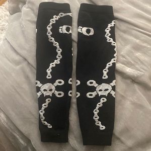 COPY - Pearl Izumi arm warmers, black and white skull
